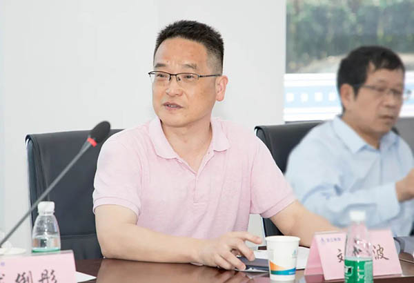5 Profesorius Liu Xiubo iš Centrinio Pietų miškų ir technologijos universiteto skaito akademinį pranešimą