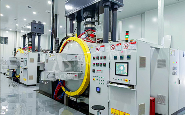How does a vacuum hot press furnace work? What are the advantages of a vacuum hot press furnace?
